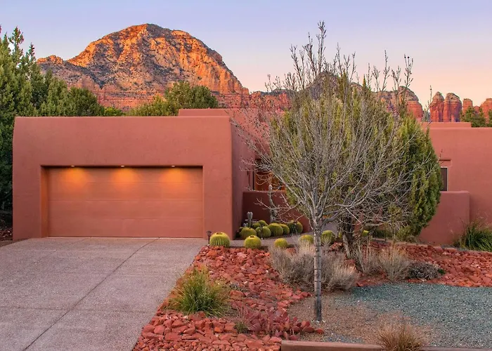 Luxury Living: Remodeled W/ Red Rock Views!