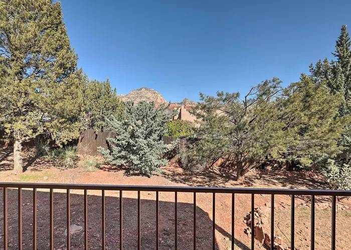 Luxury Living: Remodeled W/ Red Rock Views! Holiday home