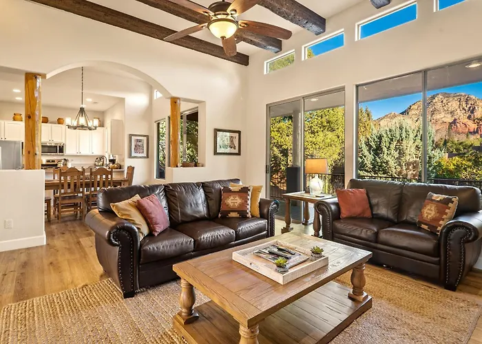 Luxury Living: Remodeled W/ Red Rock Views! Holiday home Sedona