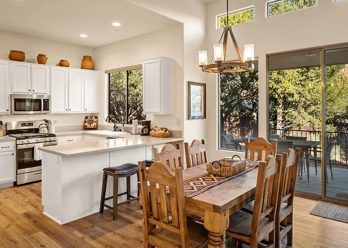 Luxury Living: Remodeled W/ Red Rock Views! Sedona