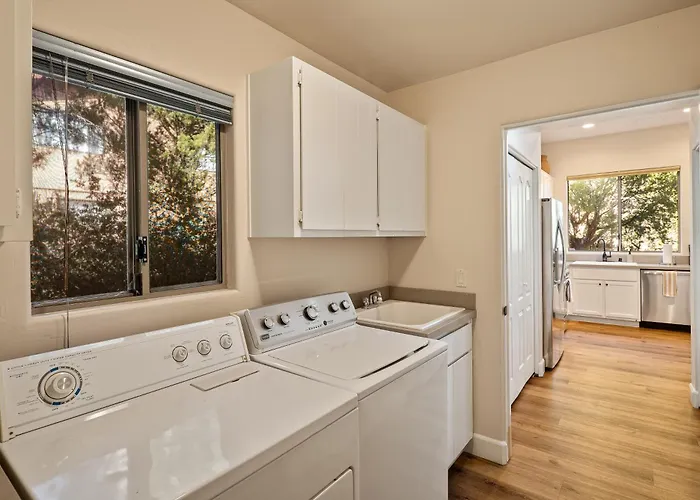 Holiday home Luxury Living: Remodeled W/ Red Rock Views! *