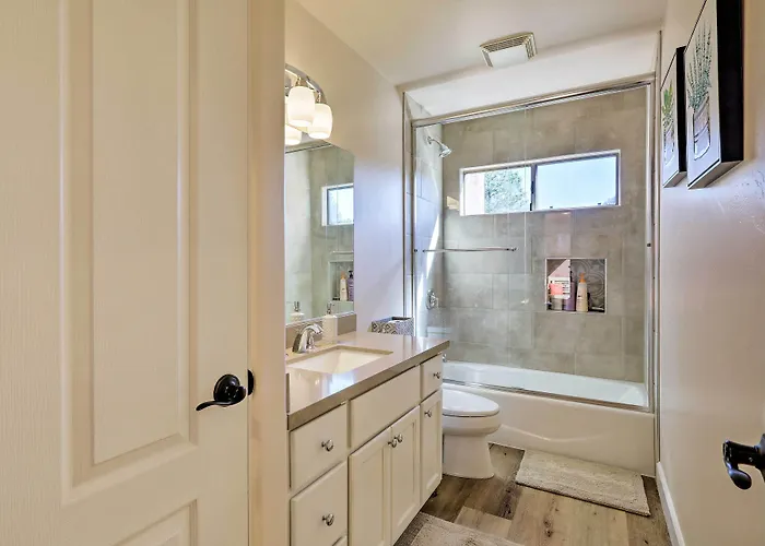 Luxury Living: Remodeled W/ Red Rock Views! Sedona