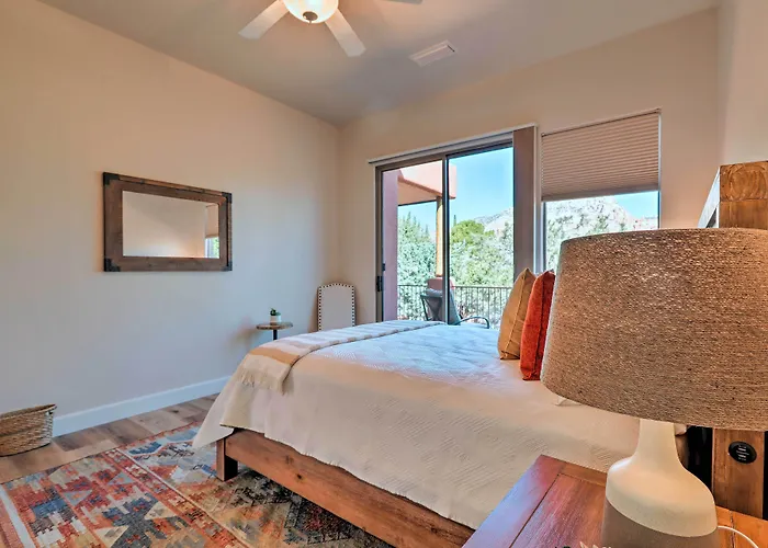 Luxury Living: Remodeled W/ Red Rock Views! Sedona