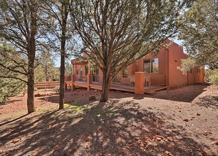 Luxury Living: Remodeled W/ Red Rock Views! Holiday home *