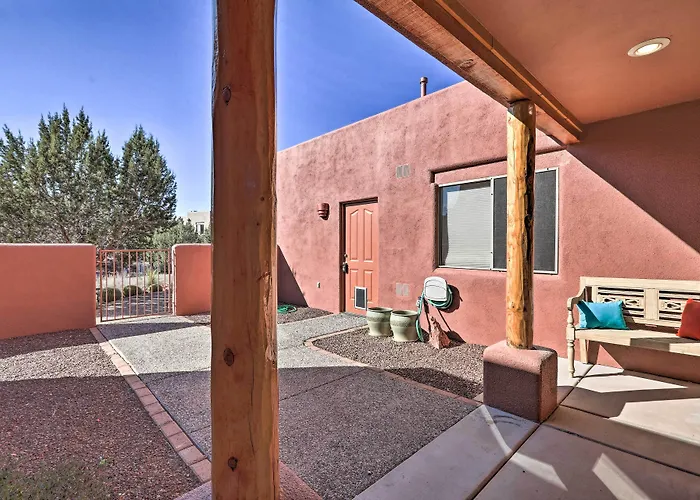Luxury Living: Remodeled W/ Red Rock Views! Holiday home Sedona