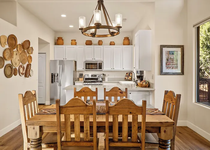 Holiday home Luxury Living: Remodeled W/ Red Rock Views!