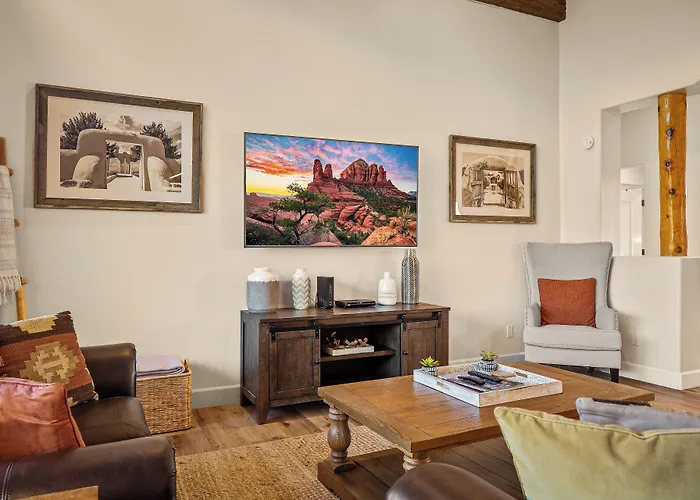 Luxury Living: Remodeled W/ Red Rock Views!