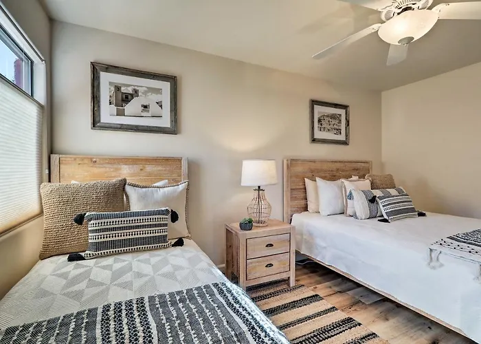 Luxury Living: Remodeled W/ Red Rock Views!
