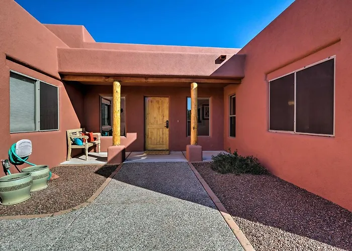 Luxury Living: Remodeled W/ Red Rock Views! Holiday home Sedona